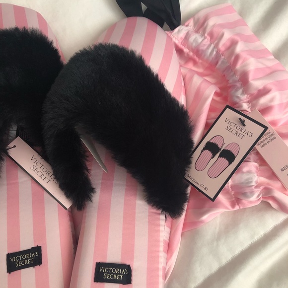 Victoria’s Secret Striped Slippers with pouch - Picture 3 of 6